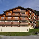 Calme, Proche Centre-ville, Avec Balcon Et Garage A - Fr-1-693-122 * Chatel