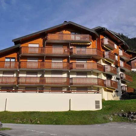 Calme, Proche Centre-ville, Avec Balcon Et Garage à - Fr-1-693-122 * Châtel